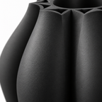 Marovique Vase Medium – black macro structure marovique vase