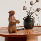 Fiastra Meerkat Key Holder - Brown - meerkat bruin sfeerbeeld tafel 1