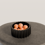 Fiastra Trivela Fruit Bowl - Black - trivela fruitschaal zwart sfeerbeeld sokkel 2